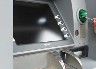 Подигао милион долара због грешке у систему банкомата Банкомат