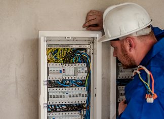 Због радова на електричној мрежи, сутра поједини потрошачи без електричне енергије Електричар