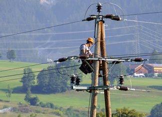 Планирано искључење струје у Зајечару 27. априла Електричар на бандери