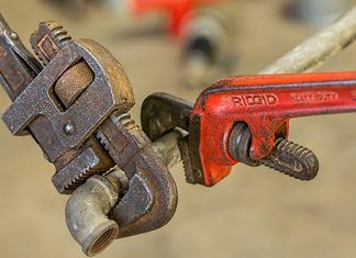 Зајечар: Квар на водоводној мрежи у Америчкој улици Поправљање цеви