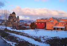 Данас мало сунца, поподне ново наоблачење Дом културе у Kотлујевцу — Снег