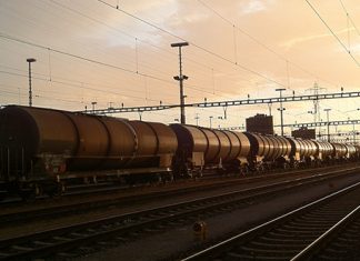 Пруга Зајечар–Ниш још увек није рашчишћена, кренули булдожери Вагони цистерне — Амонијак