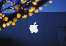 Аpple је поново највреднија компанија на свету Apple — Лого на згради