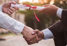 1. марта свечана додела диплома студентима на Факултету за менаџмент у Зајечару Додела диплома, дипломирање