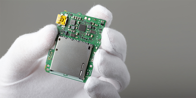 Електронска плоча са компонентама