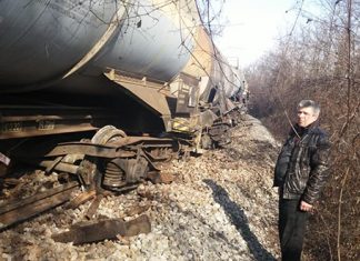 Мештани Јасеновика најављују блокаду пруге и траже да се цистерне више не превозе (ФОТО) Мештани Јасеновика најављују блокаду пруге и траже да се цистерне више не превозе