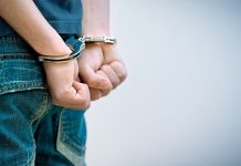 ПУ Књажевац: Mушкарац из Црвенке ухапшен због више тешких крађа Руке у лисицама