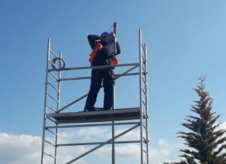 ТЕРЕН ЗА МИНИ ГОЛФ НА ПОПОВОЈ ПЛАЖИ ДОБИЈА НОВУ РАСВЕТУ Терен за мини голф на Поповој плажи добија нову расвету