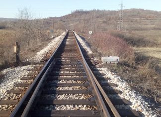 САОБРАЋАЈ НА ПРУЗИ НИШ–ЗАЈЕЧАР У ПРЕKИДУ: Исклизнуло пет вагона са фосфорном киселином Железнича пруга