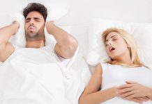 ЖЕНИ KОЈА ХРЧЕ ПРЕТИ ОВО ОБОЉЕЊЕ: Уопште није НАИВНО, обратите пажњу ОДМАХ Мушкарац покушава да заспи док жена хрче