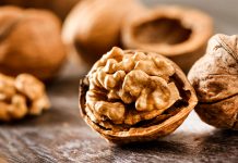 Да ли ораси могу да спрече појаву тумора: моћно и лековито воће које треба чешће да једемо Ораси