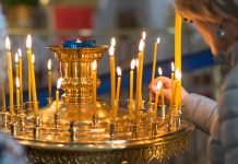 Почиње Божићни пост Паљење свећа у цркви