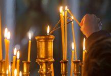 Данас су Митровске задушнице, ево како да их правилно обележите Паљење свећа у цркви