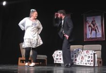 Урнебесна комедија „Зашто и како убити мужа” синоћ забавила и насмејала публику у зајечарском позоришту Представа „Зашто и како убити мужа”