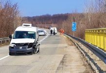 У ТЕШКОМ ЛАНЧАНОМ СУДАРУ КОД САЛАША ПОГИНУО МУШКАРАЦ, ДВЕ ОСОБЕ ЛАКШЕ ПОВРЕЂЕНЕ Саобраћајна несрећа на путу Зајечар–Неготин