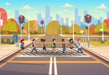 Предавање „Безбедност деце и младих у саобраћају на територији града Зајечара” сутра у зајечарској „Гостопримници” Школска деца прелазе пут на пешачкој стази са семафорима