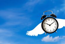 Да ли и вама време „лети”? Будилник са крилима лети — Време „лети”