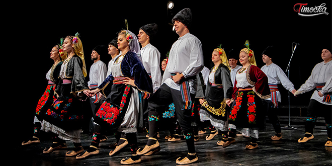 Градски фолкорни ансамбл „Зора”