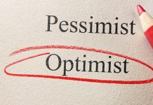 12 добрих разлога да „вежбате” оптимизам „Оптимиста” заокружен дрвеном црвеном бојицом