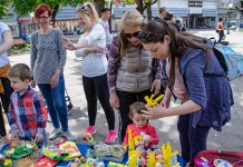 Најмлађи Зајечарци организовали хуманитарну продају ускршњих јаја (ФОТО) Организована хуманитарна продајна изложба ускршњих јаја и украса — „Дечији центар” Зајечар