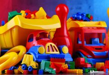 МАМЕ И ТАТЕ: Избегавајте да купујете ОВЕ пластичне играчке својој деци Пластичне играчке за децу