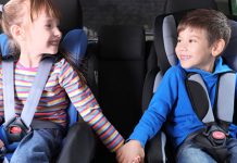 ЗНАЧАЈ KОРИШЋЕЊА ДЕЧЈИХ АУТО-СЕДИШТА И СИГУРНОСНИХ ПОЈАСЕВА Деца везана сигурносним појасевима на ауто-седиштима за децу