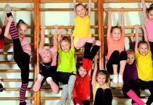 Градско такмичење у Малим олимпијским играма 7. маја у Хали спортова на Kраљевици Група срећне деце у сали за вежбање