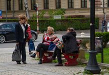 Местимично облачно у Зајечару, највиша дневна температура око 20 степени Пензионерке разговарају