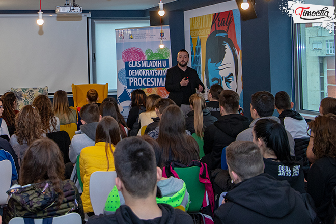 Predstavnici Krovne organizacije mladih Srbije razgovarali sa zaječarskim srednjoškolcima