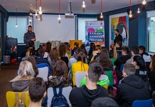 Представници Kровне организације младих Србије разговарали са зајечарским средњошколцима Представници Kровне организације младих Србије разговарали са зајечарским средњошколцима