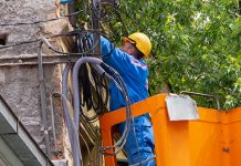 Због радова на нисконапонској мрежи сутра поједине улице у Зајечару БЕЗ СТРУЈЕ Радник ЕПС-а