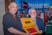 Роконачелнику Жики Јелићу уручени свечано кључеви Зајечара (ФОТО) 53. Гитаријада у Зајечару — Уручивање кључева града Зајечара Жики Јелићу