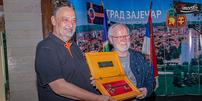 53. Гитаријада у Зајечару &mdash; Уручивање кључева града Зајечара Жики Јелићу