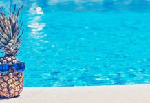 Сезона купања на градском базену у Зајечару почиње 16. јуна Ананас са наочарама за сунце у близини базена