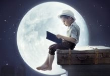 Snižena cena godišnjeg upisa povodom „Noći knjige” 14. juna u zaječarskoj biblioteci Дечак по месечини чита књигу на крову