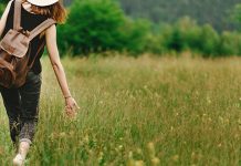 ВИКЕНД СУНЧАН И ТОПАО: Искористите лепо време за шетњу, максимална дневна температура и до 30 степени Девојка на ливади