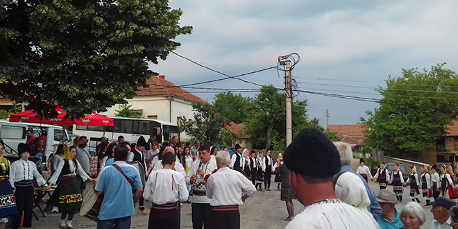 &bdquo;Халово у песми и игри&rdquo;