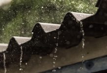 Данас претежно облачно са пљусковима и грмљавином, максимална дневна температура око 25 степени Киша пада по крову