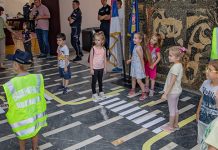 Најмлађи Зајечарци упознали се са радом полиције (ФОТО) Малишани Предшколске установе „Ђулићи” у посети зајечарској полицији