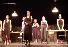 Синоћ премијерно изведена представа „Жене из Троје” у Грачаници Представа „Жене из Троје”
