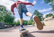 Данас претежно сунчано и још топлије, максимална дневна температура и до 32 степена Скејтбордер вози своју даску у скејт парку