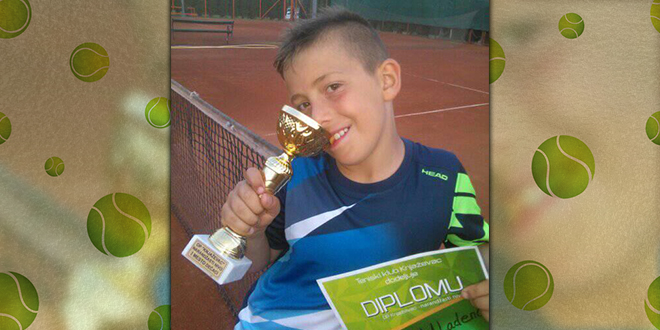 Тенисер Јанко Младеновић