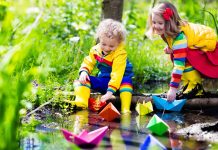 Данас у Зајечару умерено облачно, максимална дневна температура око 28 степени Деца се играју са бродовима од папира на реци