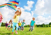 КОНАЧНО СУНЦЕ: Данас у Зајечару претежно ведро и сунчано, максимална дневна температура око 29 степени Деца се забављају у парку трчећи и пуштајући змаја