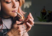 ЈОШ ЈЕДАН разлог да се ЛЕГАЛИЗУЈЕ марихуана?! Девојка пали џоинт