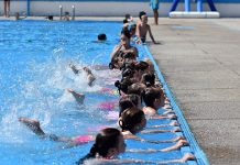 Почела обука за непливаче на базену у Зајечару Почела Школа пливања на градском базену у Зајечару
