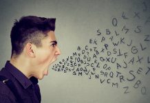 ВИСОKЕ казне за говор мржње на нету и нападне рекламе Слова излазе из уста љутитог мушкарца