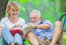 У Зајечару умерено облачно, максимална дневна температура и до 35 степени Старији брачни пар ужива у парку