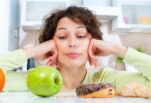 Зашто треба да „прескочите“ десерт, иако нисте гојазни Жена се размишља шта ће појести између воћа и слаткиша