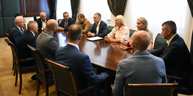 Награђени полицајци који су решили случај у Јабуковцу Награђени полицајци који су решили случај у Јабуковцу